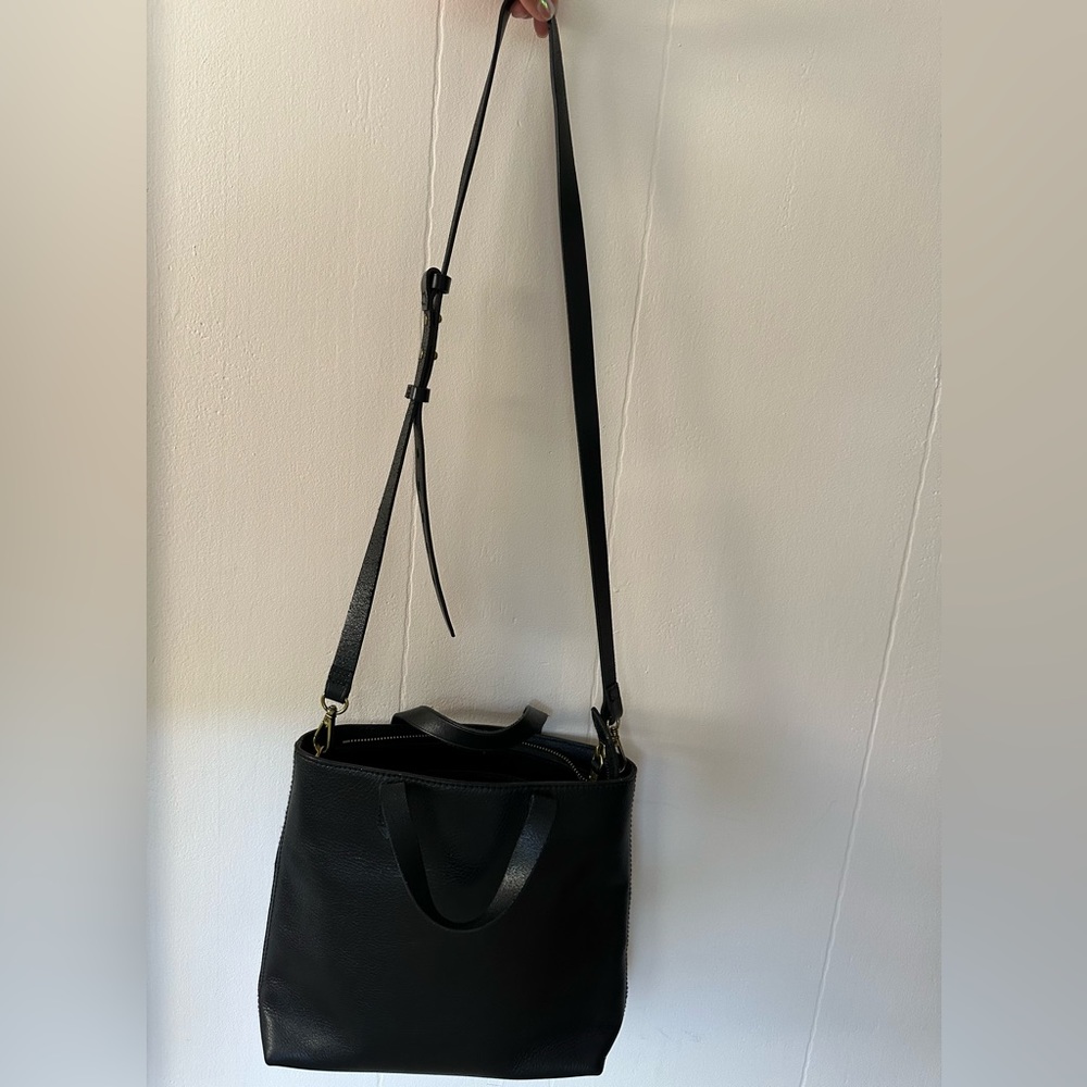 VGUC Madewell black zip-top transport crossbody bag